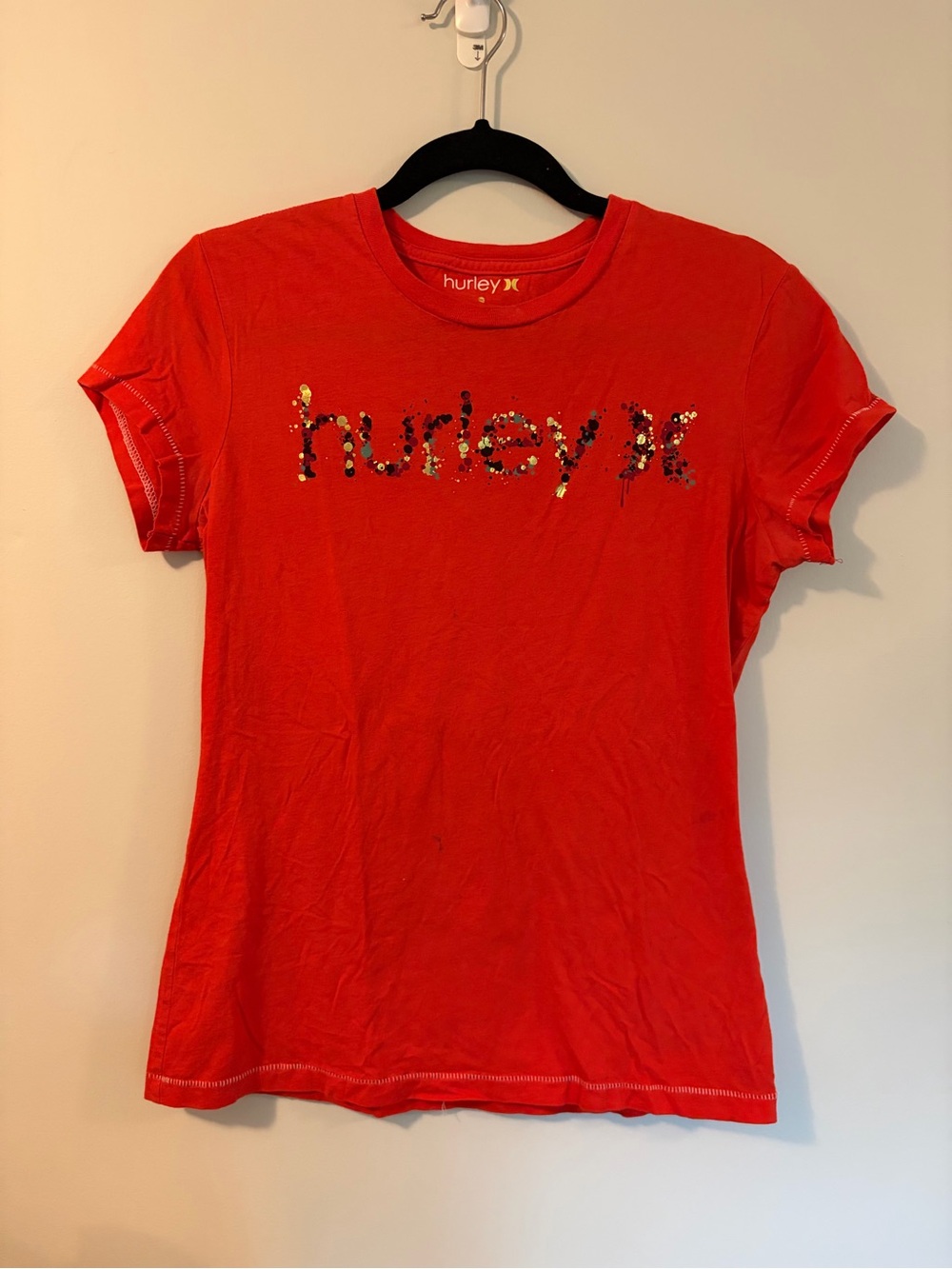 Y2K Hurley Red Short-Sleeve Tee with Logo